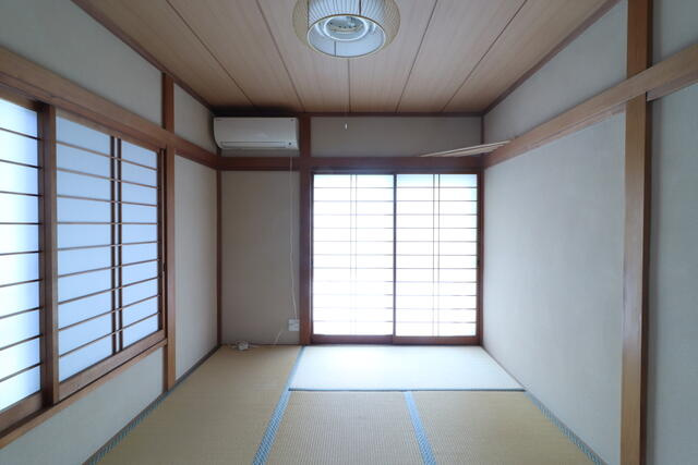 美原１丁目戸建ての寝室|２階和室・押し入れあり