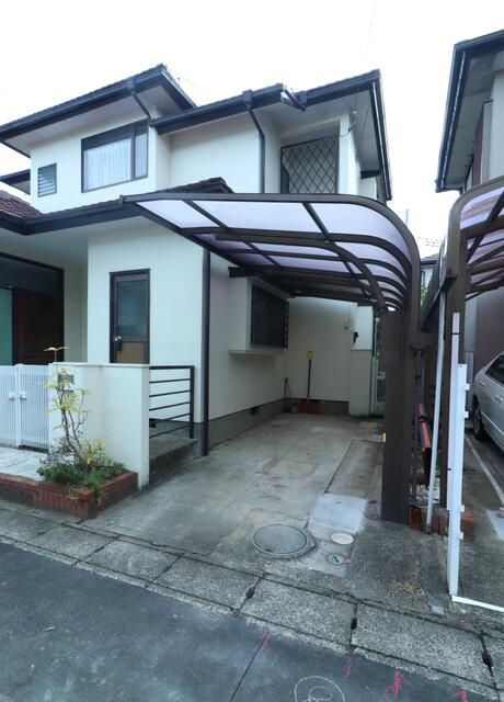 美原１丁目戸建ての駐車場|カーポートあり