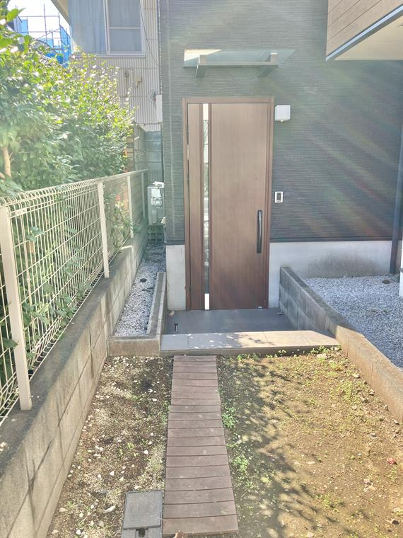 東十条戸建のエントランス