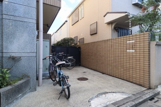 ロイヤルアーバン駒場東大のその他共用部分|駐輪場