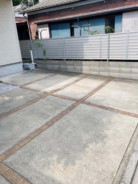 田柄戸建の駐車場
