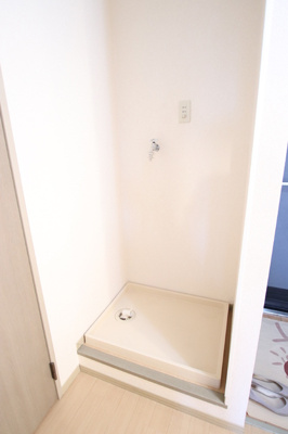 防水パン付きの室内洗濯機置場です♪