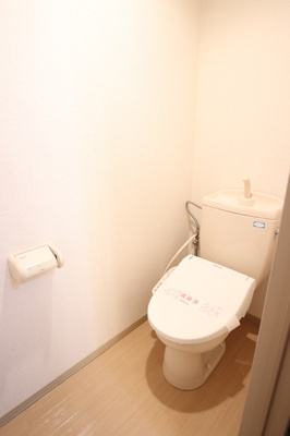 快適に使用できる温水洗浄便座です♪