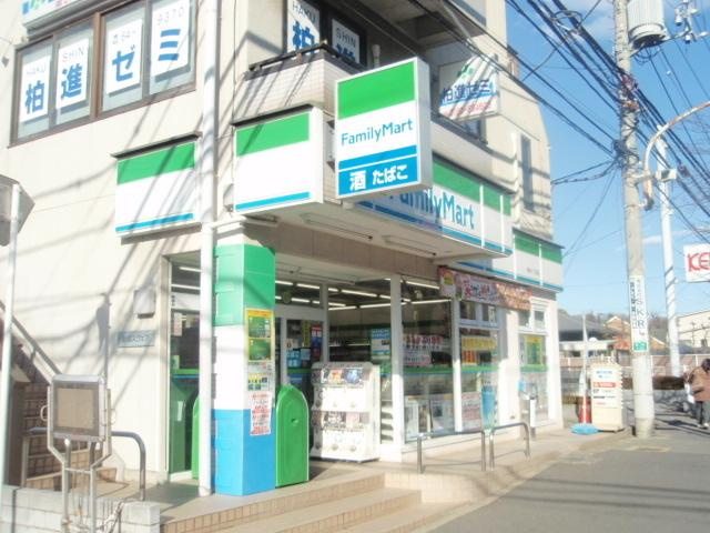 ファミリーマート 230m