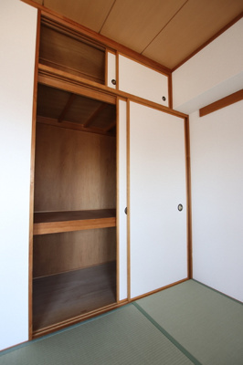 ★和室／収納力のある押入れと天袋★