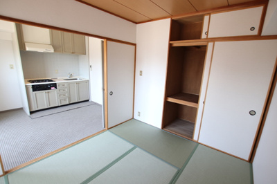 ★豊富な収納付き、なごみの空間★