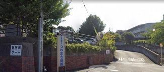 横須賀市立うわまち病院 徒歩10分。 730m