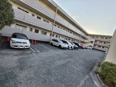 ★敷地内駐車場★（空き状況・使用料等詳細はご確認下さい）