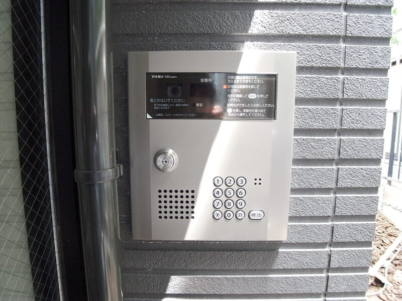 フルーレ早稲田鶴巻町のエントランス
