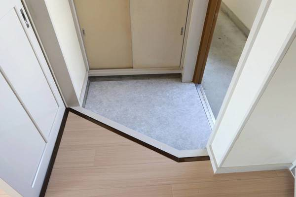 ビレッジハウス松山上野4号棟の玄関|ビレッジハウスの同一物件・同一タイプの間取りの写真です