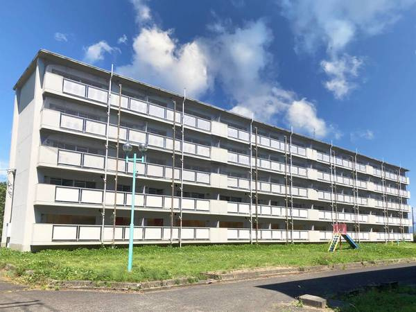 ビレッジハウス松山上野4号棟の外観