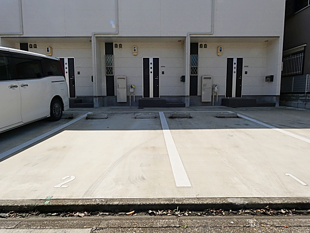 シャトーの駐車場
