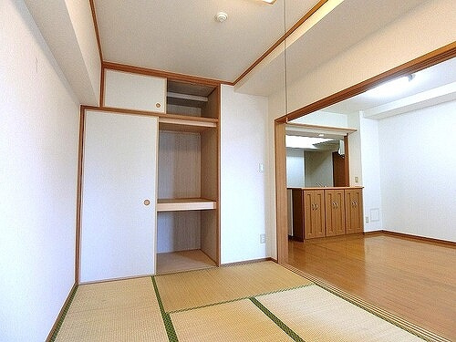 サンシティ宝町のその他|和室（約6.0畳）・天袋付き押入　※内装工事前