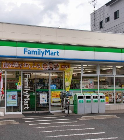 グラントワ谷在家の周辺|ファミリーマート皿沼二丁目店 187m