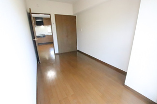 【洋室5.6帖】　角部屋・年中快適なエアコン付き★