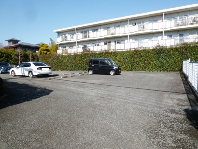 ★敷地内駐車場★（空き状況・使用料等詳細はご確認下さい）