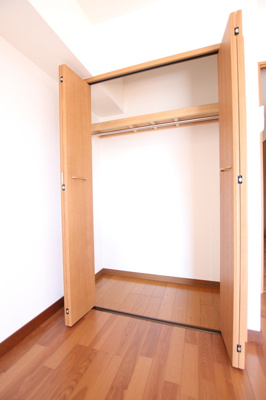 クローゼットがありますので収納できます