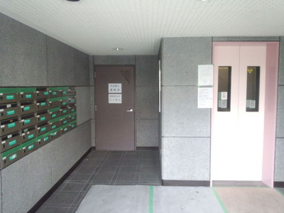 エントランス部分（エレベーター付）