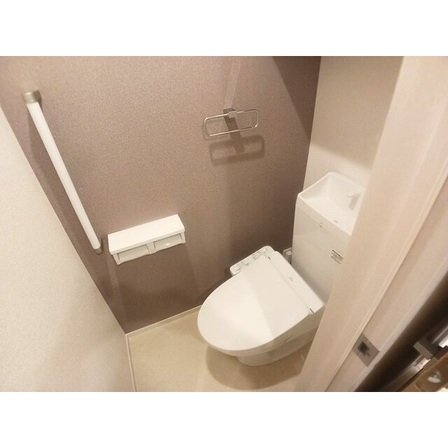岐阜市岩栄町１丁目のアパートのトイレ
