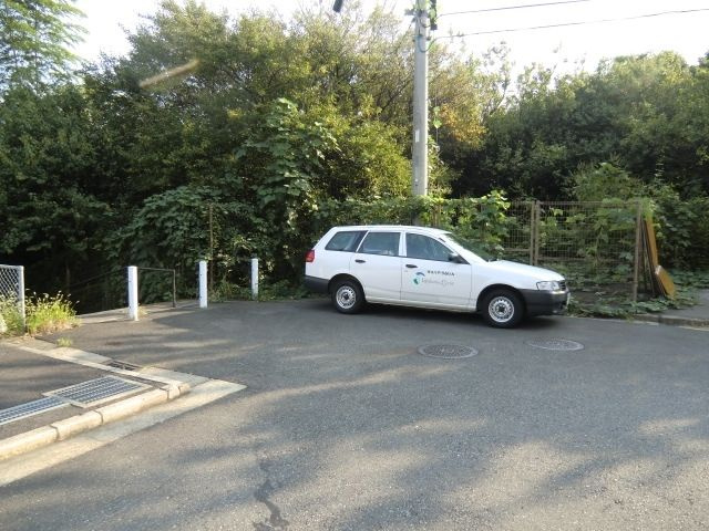 秋津高山館の駐車場