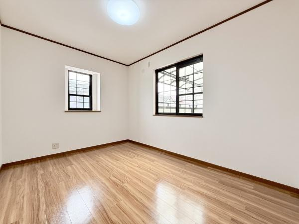 【子供部屋】 | 2面採光なので、日差しを長時間受ける事が出来る暖かいお部屋です。