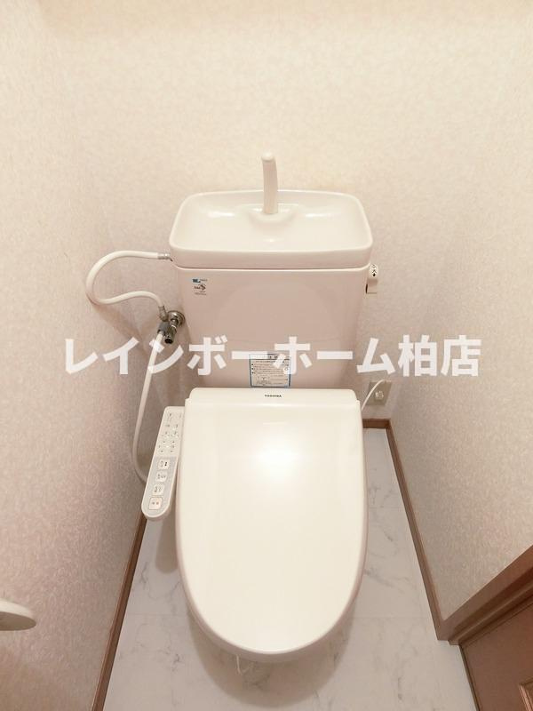 特典：仲介手数料が無料です!!のトイレ|別部屋。参考写真。