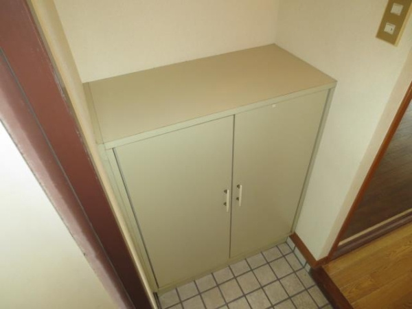 【玄関】 | シャトー三和III号館