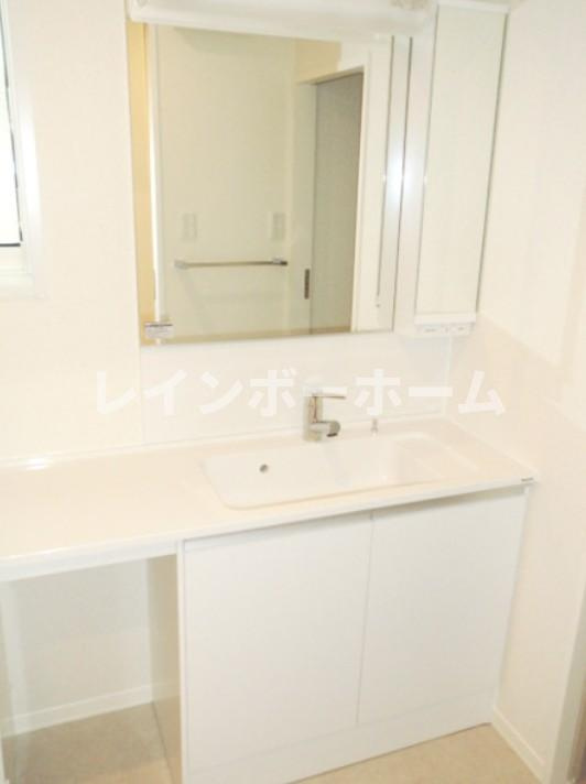 オレンジベリーの洗面所|忙しい朝には欠かせない洗面所です