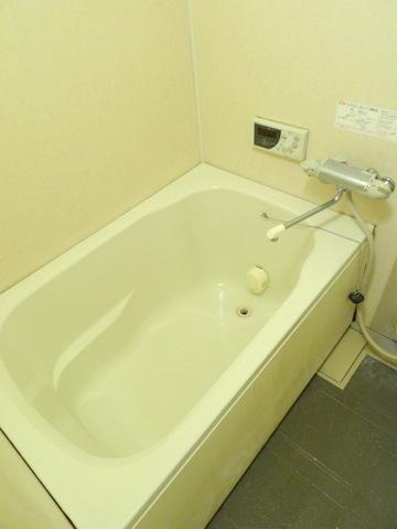 フラット花の浴室|広々したお風呂