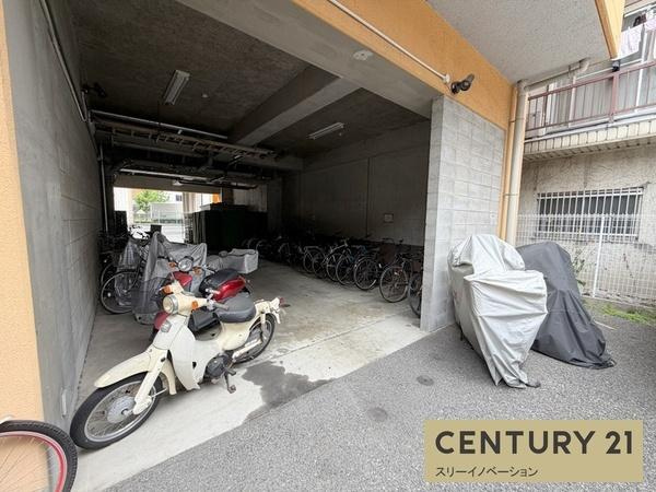 ハーバーハウス大阪の駐車場