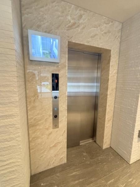 エスリード弁天町ルシェンテのエントランス