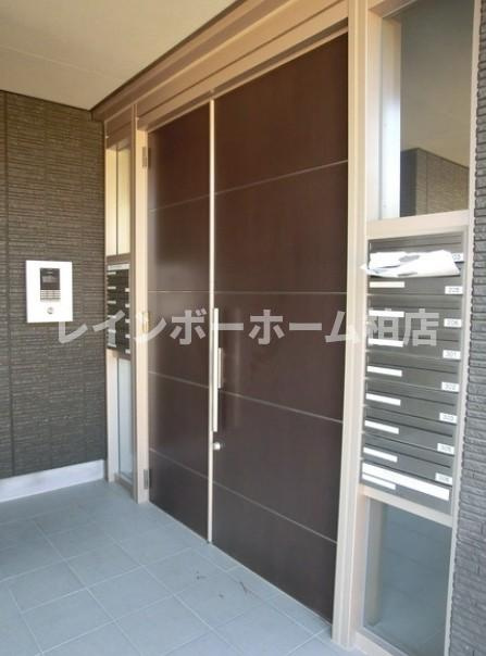 担当エリアのルームアドバイザーが直接対応いたしますのエントランス|毎日通るエントランスはこのようになっています