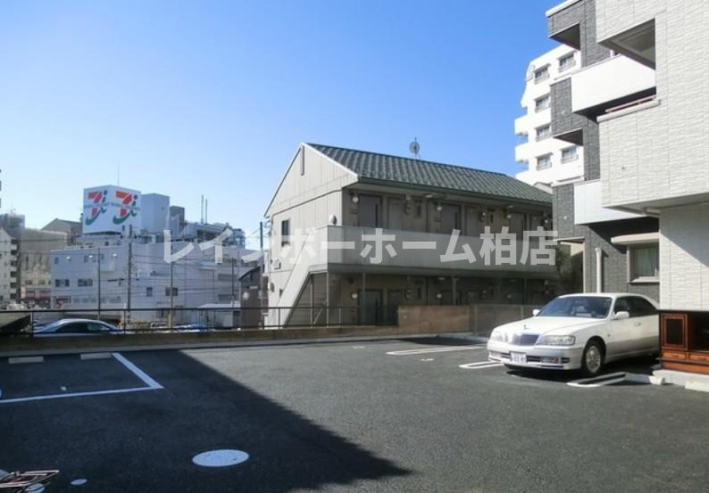 担当エリアのルームアドバイザーが直接対応いたしますの駐車場|駐車場があるので、車を買う予定の方も安心です