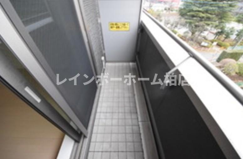 担当エリアのルームアドバイザーが直接対応いたしますのバルコニー|バルコニーからの眺めを楽しみながら食事をしませんか