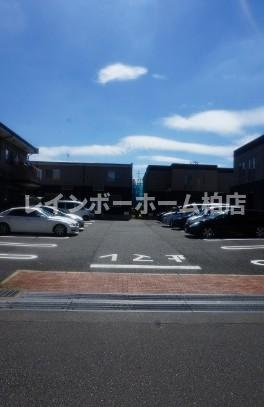 【仲介手数料：50％OFF】対象物件！の駐車場|駐車場があるので、車を買う予定の方も安心です