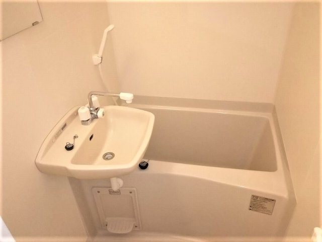 レオパレスアロンジェの浴室
