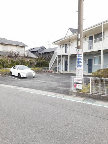 プリースト寿田の駐車場