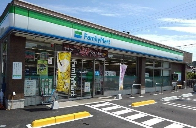 バロンドールの周辺|ファミリーマート西栄店まで370m