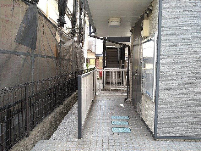 レオパレス宿河原のその他|１階玄関側共用廊下