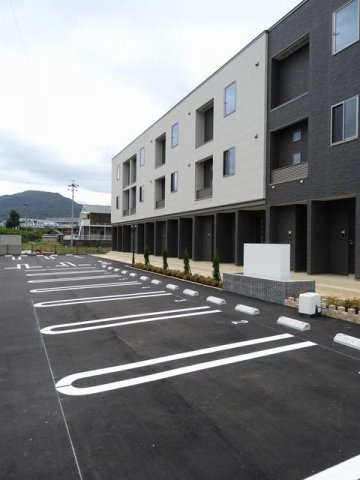 アメニティ　イーストの駐車場
