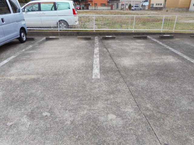 アメニティ名駅の駐車場