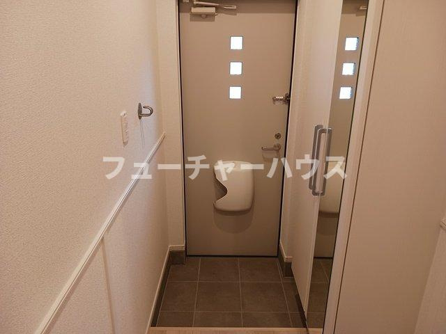セレーノＡＨ　Ⅱの玄関|収納もある玄関です