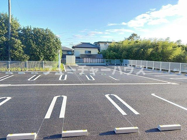 カメリア双葉の駐車場