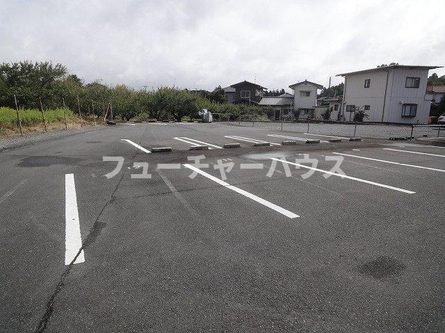 エルディム飯島Ａの駐車場