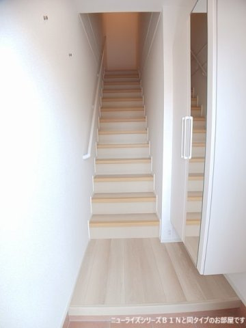 ニューライズＯＴＳＵＮＡ　Ｂの玄関