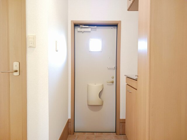 クロシェットⅣの玄関