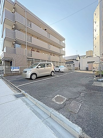 コーポ竹味の駐車場