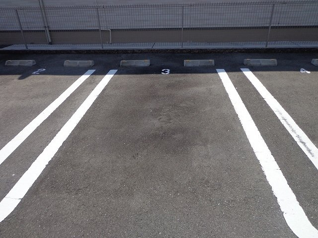 カームリー　トスィームの駐車場