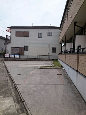 グランデ・フィオーレの駐車場