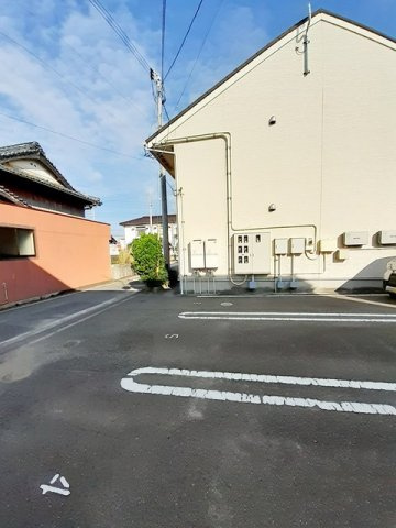 グレーステンダーの駐車場